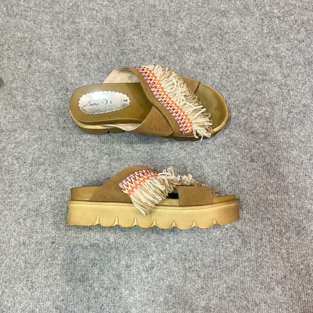 Sandalias marrón con flecos