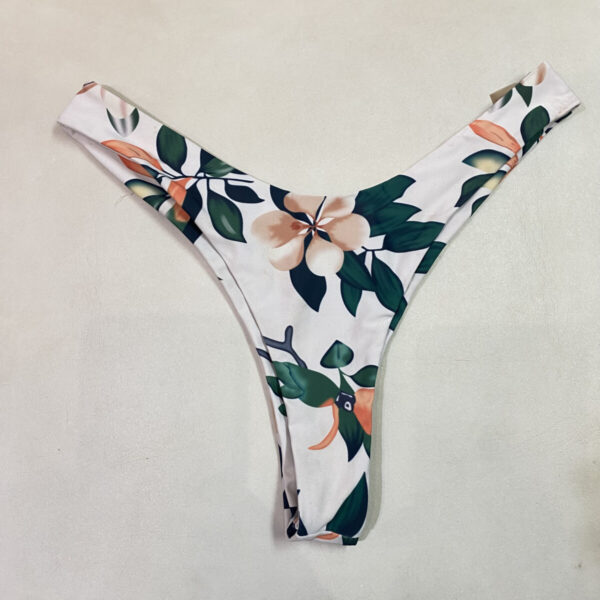 Conjunto bikini Zaful blanco con flores - Image 4