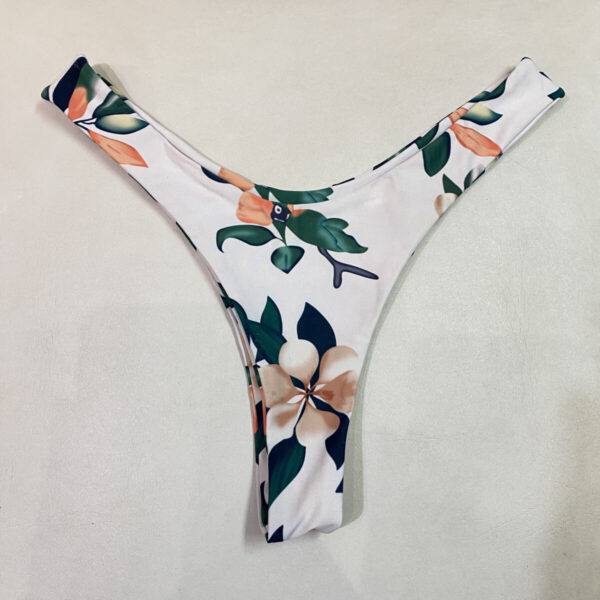 Conjunto bikini Zaful blanco con flores - Image 5