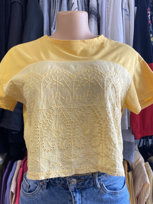 Remera Parisien amarilla con broderie