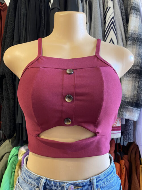 Top bordo con botones y abertura