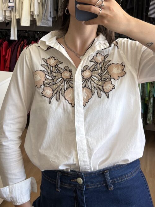 Camisa Jazmin Chebar blanca con hojas/flores